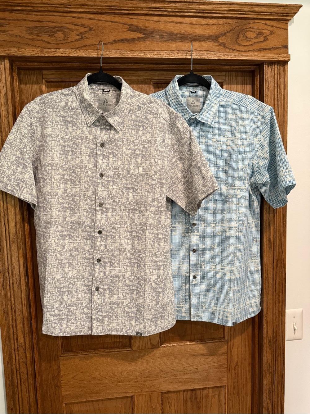 Ascend Short-Sleeve Button-Down Shirt in Gray and Light Blue